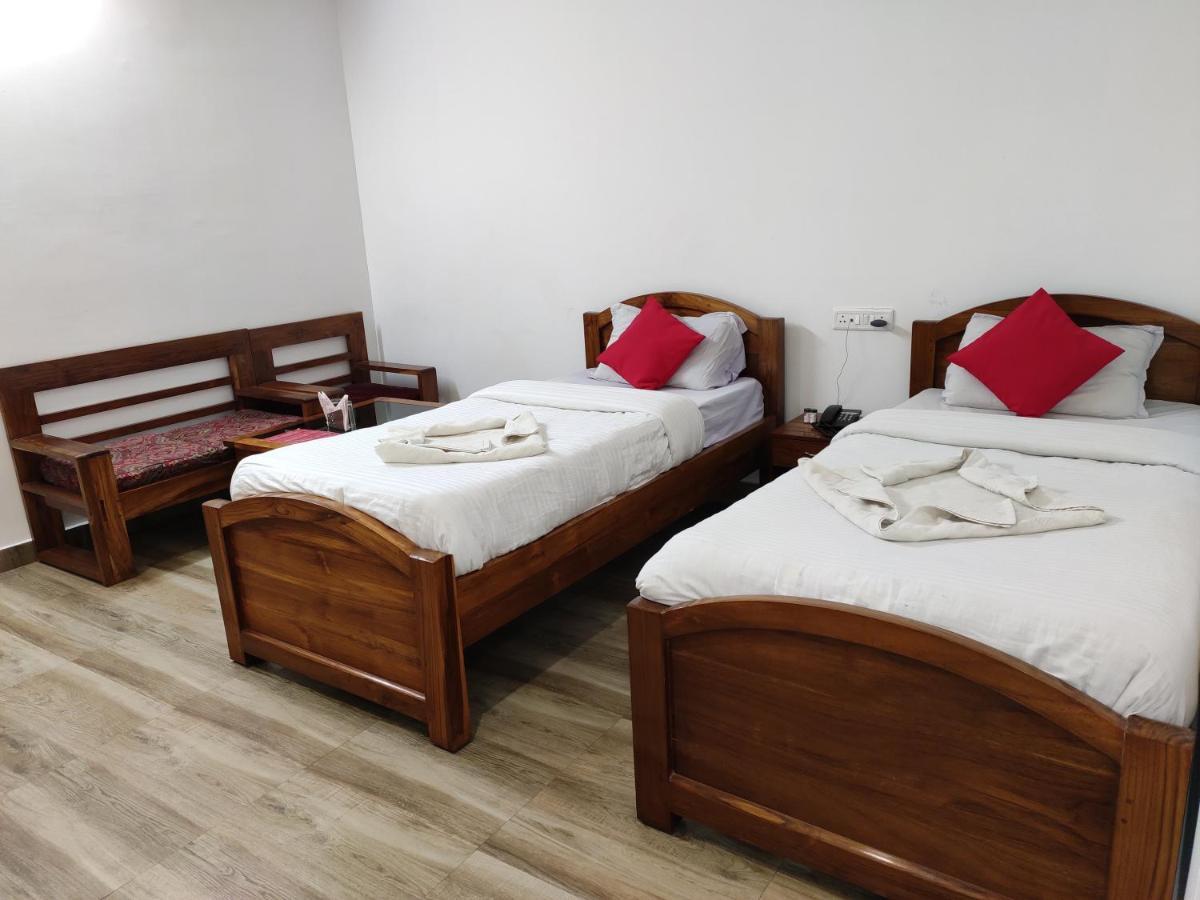 Hotel Nakshatra Karimganj 外观 照片