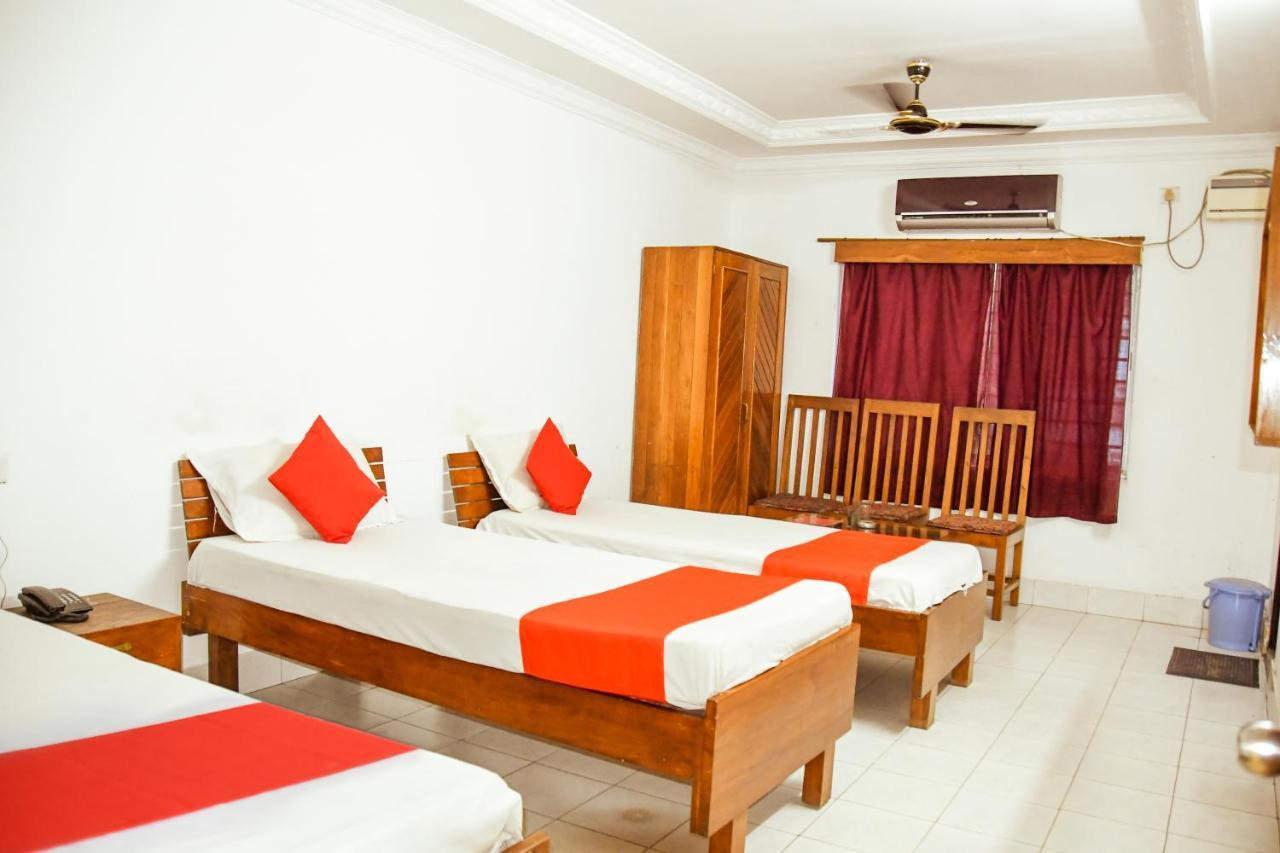 Hotel Nakshatra Karimganj 外观 照片