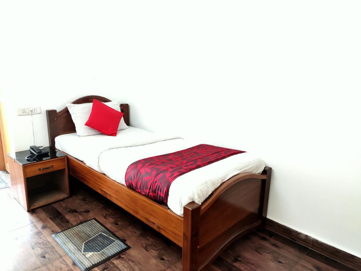 Hotel Nakshatra Karimganj 外观 照片