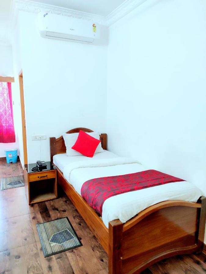 Hotel Nakshatra Karimganj 外观 照片