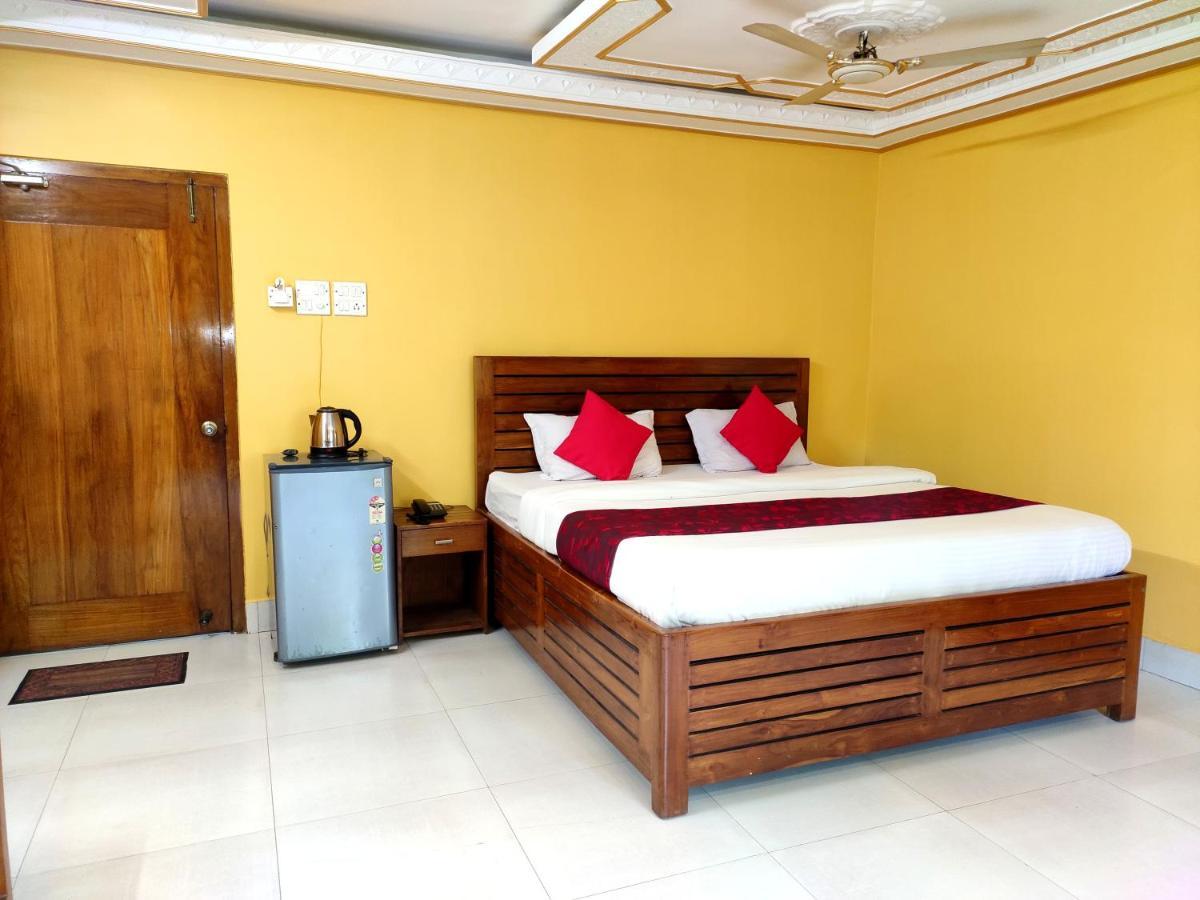 Hotel Nakshatra Karimganj 外观 照片