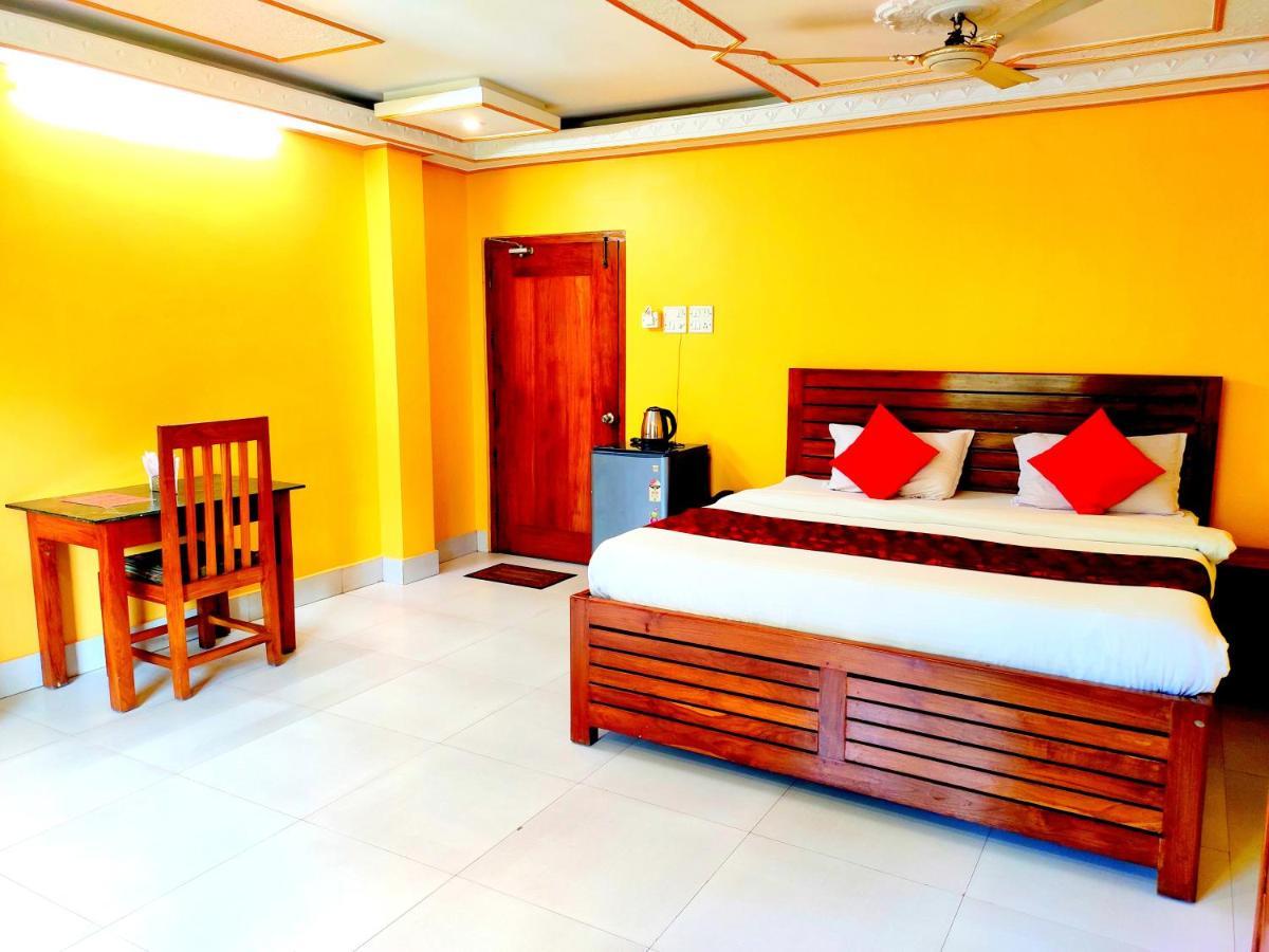 Hotel Nakshatra Karimganj 外观 照片