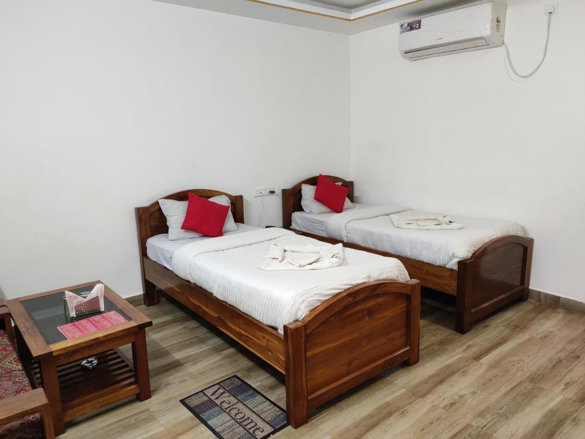 Hotel Nakshatra Karimganj 外观 照片
