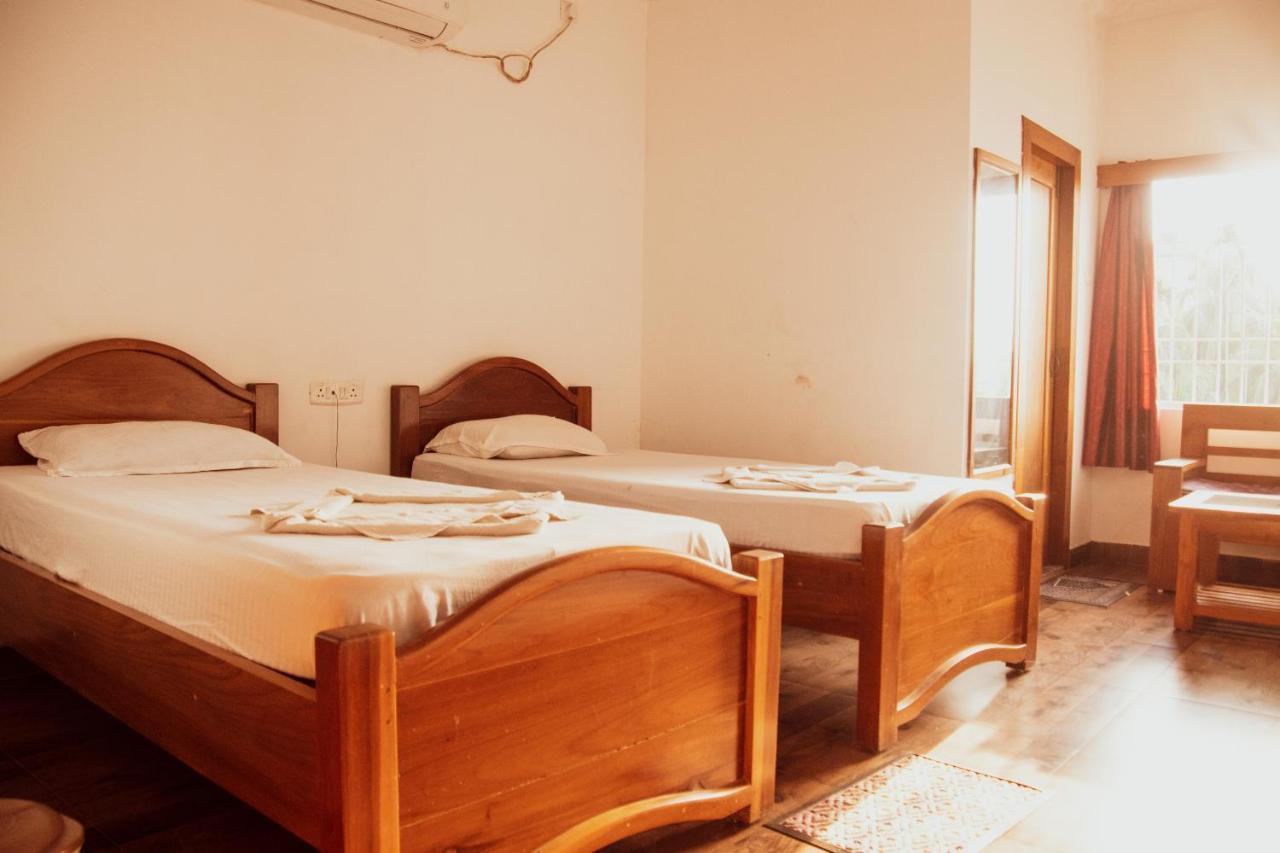 Hotel Nakshatra Karimganj 外观 照片