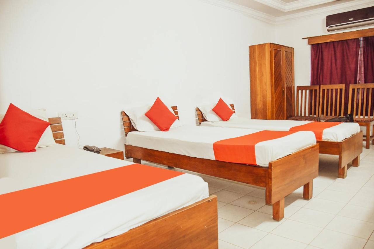 Hotel Nakshatra Karimganj 外观 照片