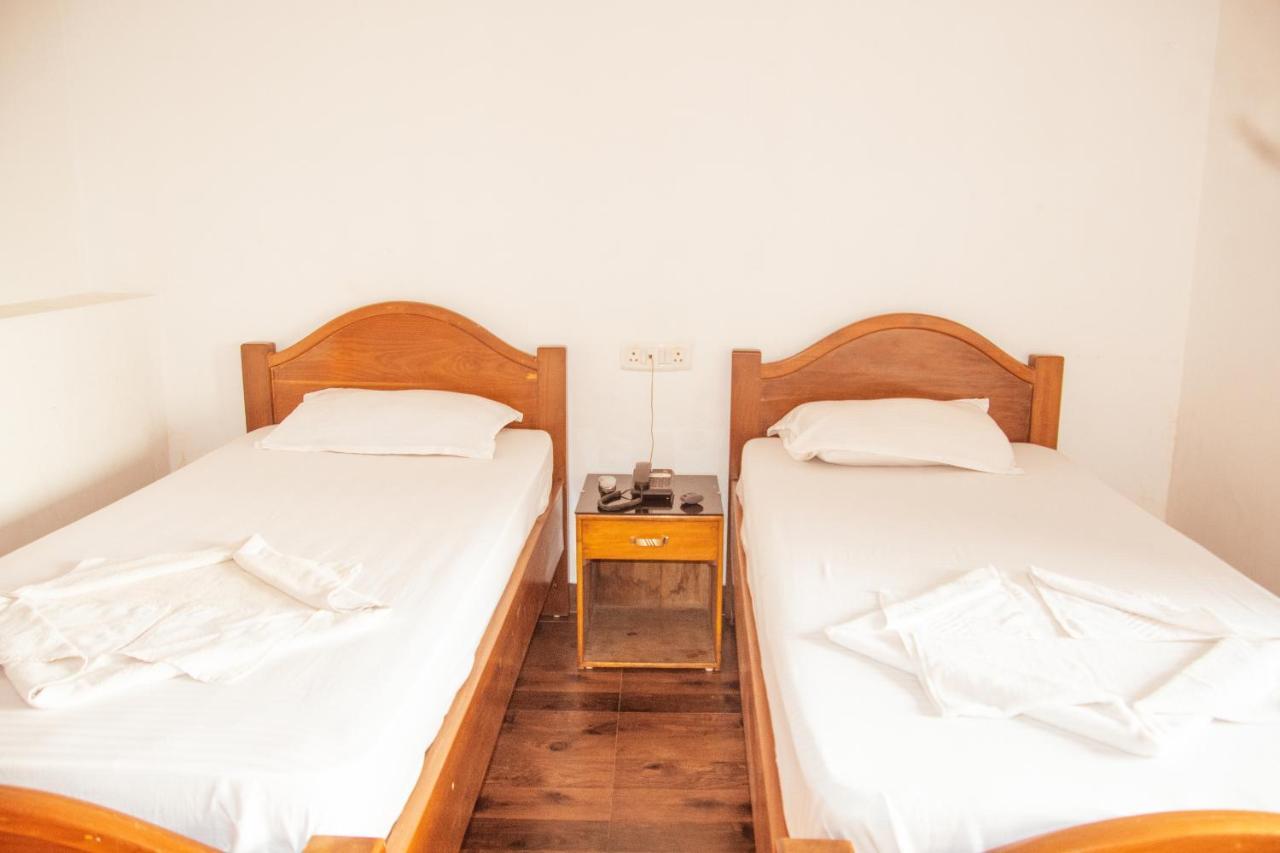 Hotel Nakshatra Karimganj 外观 照片