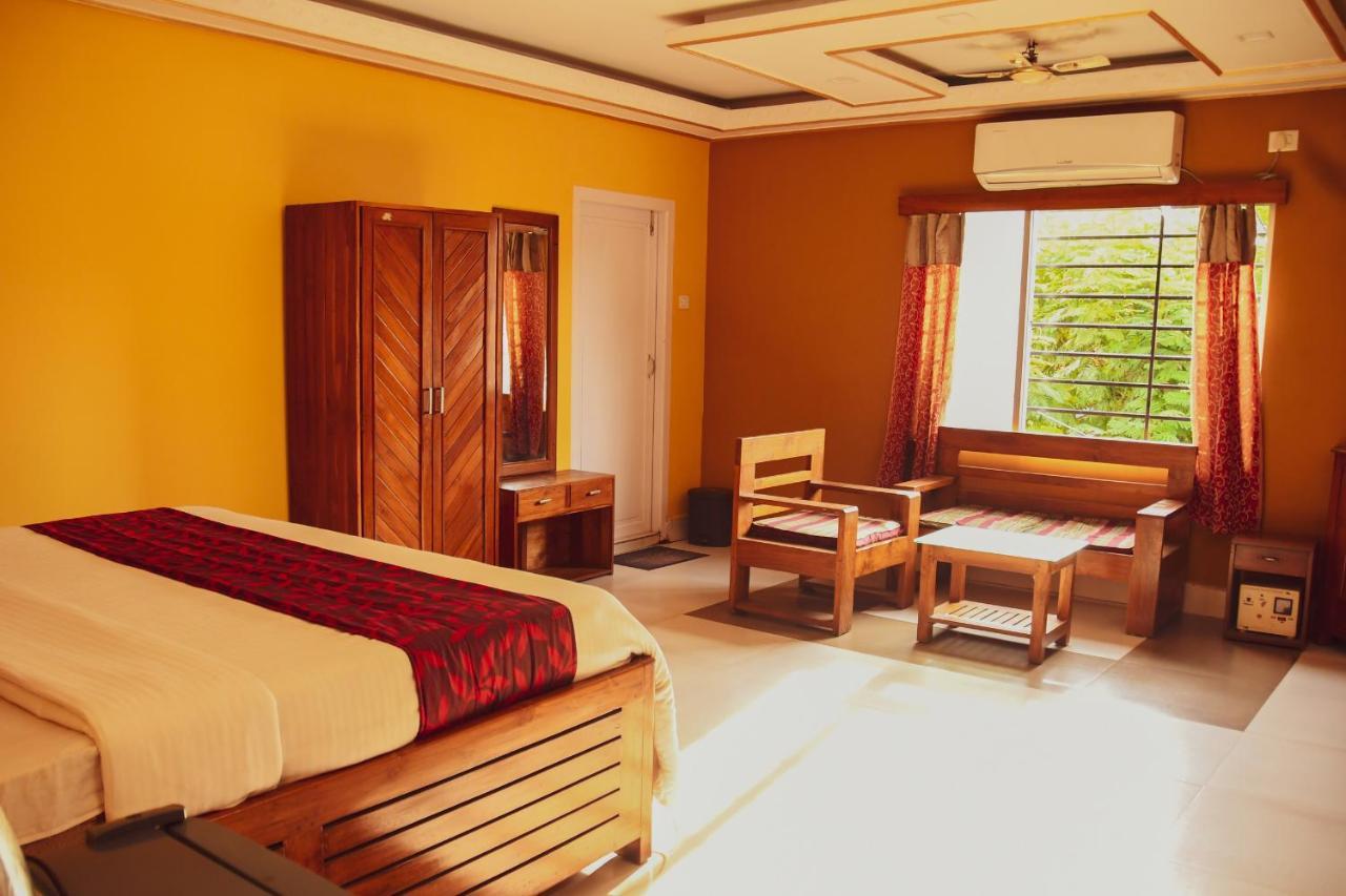 Hotel Nakshatra Karimganj 外观 照片