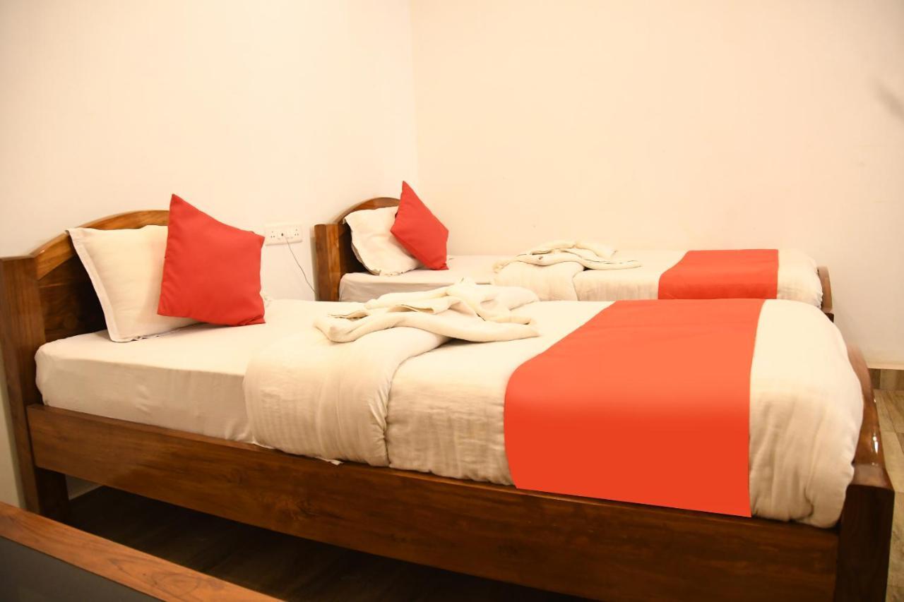Hotel Nakshatra Karimganj 外观 照片