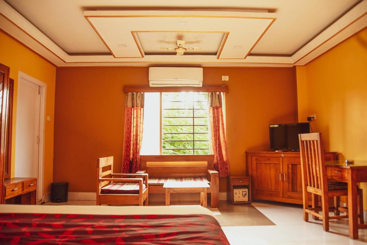 Hotel Nakshatra Karimganj 外观 照片